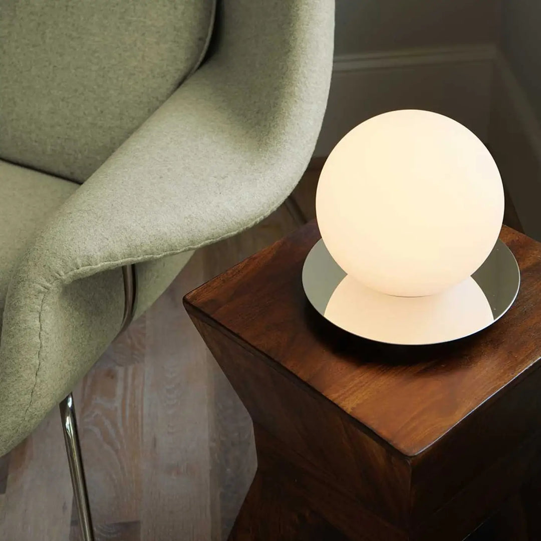 Lampe à poser Bola Sphere à globe en verre opale