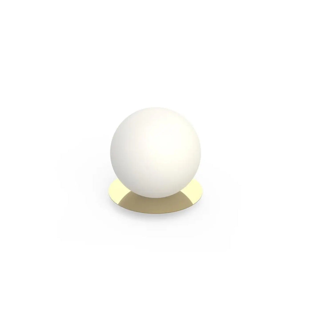 Lampe à poser Bola Sphere dorée, globe en verre opale de 20 cm