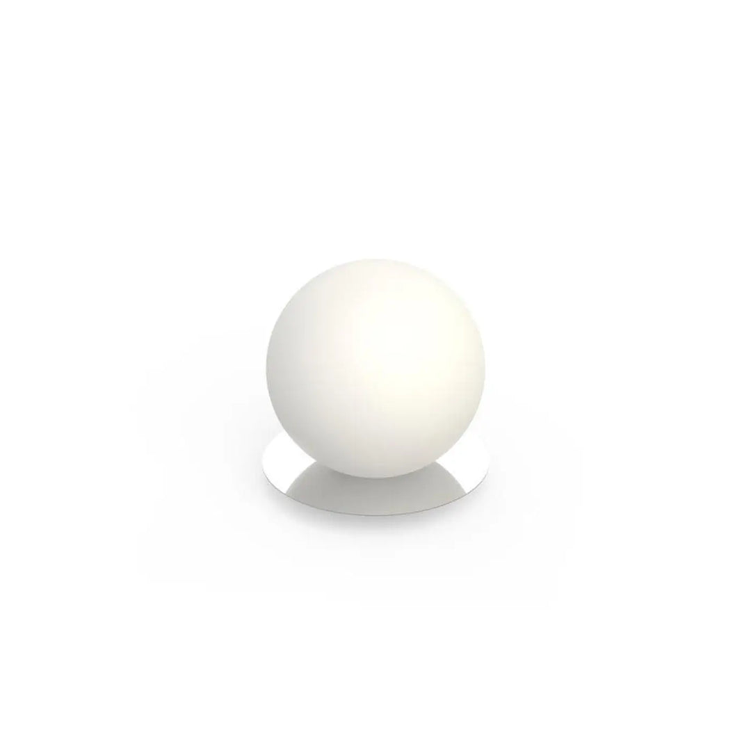 Lampe à poser Bola Sphere argentée, globe en verre opale de 20 cm