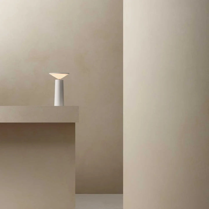 Lampe de chevet Cocktail en aluminium blanc dans un intérieur #couleur_blanc
