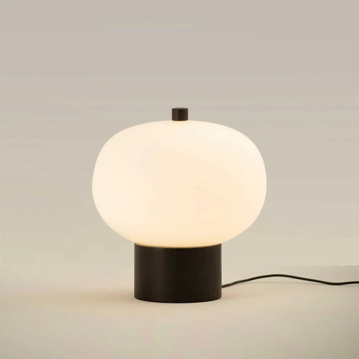 Lampe Ilargi en verre soufflé sur socle en bois foncé #couleur_bois_fonce