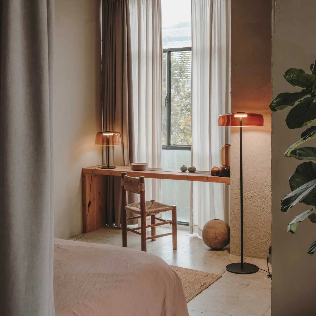 Collection Levels en verre ambré dans un intérieur #couleur_orange