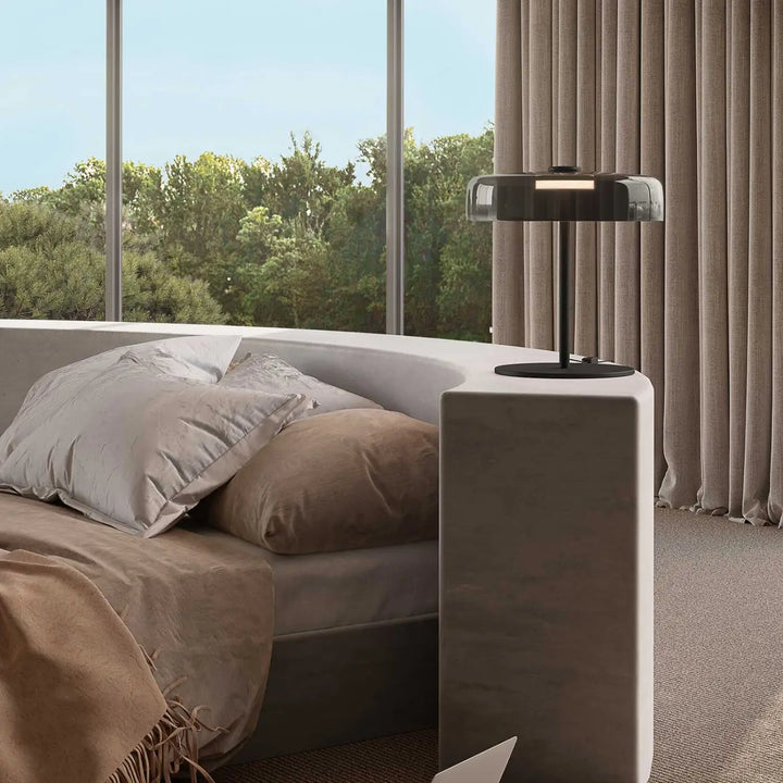 Lampe de chevet Levels en verre fumé dans un intérieur #couleur_gris