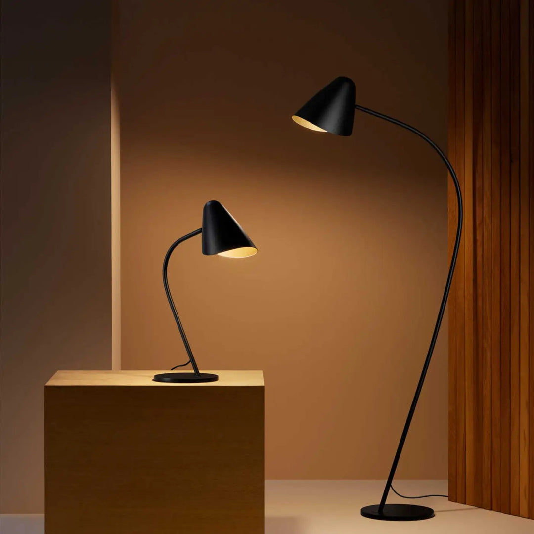 Luminaire Organic en acier noir dans un intérieur