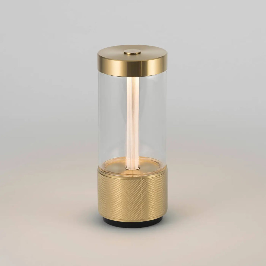 Lampe de chevet Takeout finition laiton, allumée #couleur_dor