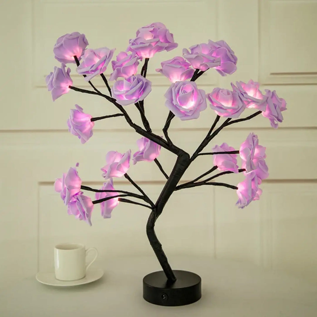 Lampe décorative forme d’arbre orné lirose avec branches marron foncé et pétales roses illuminés en forme d’arbre