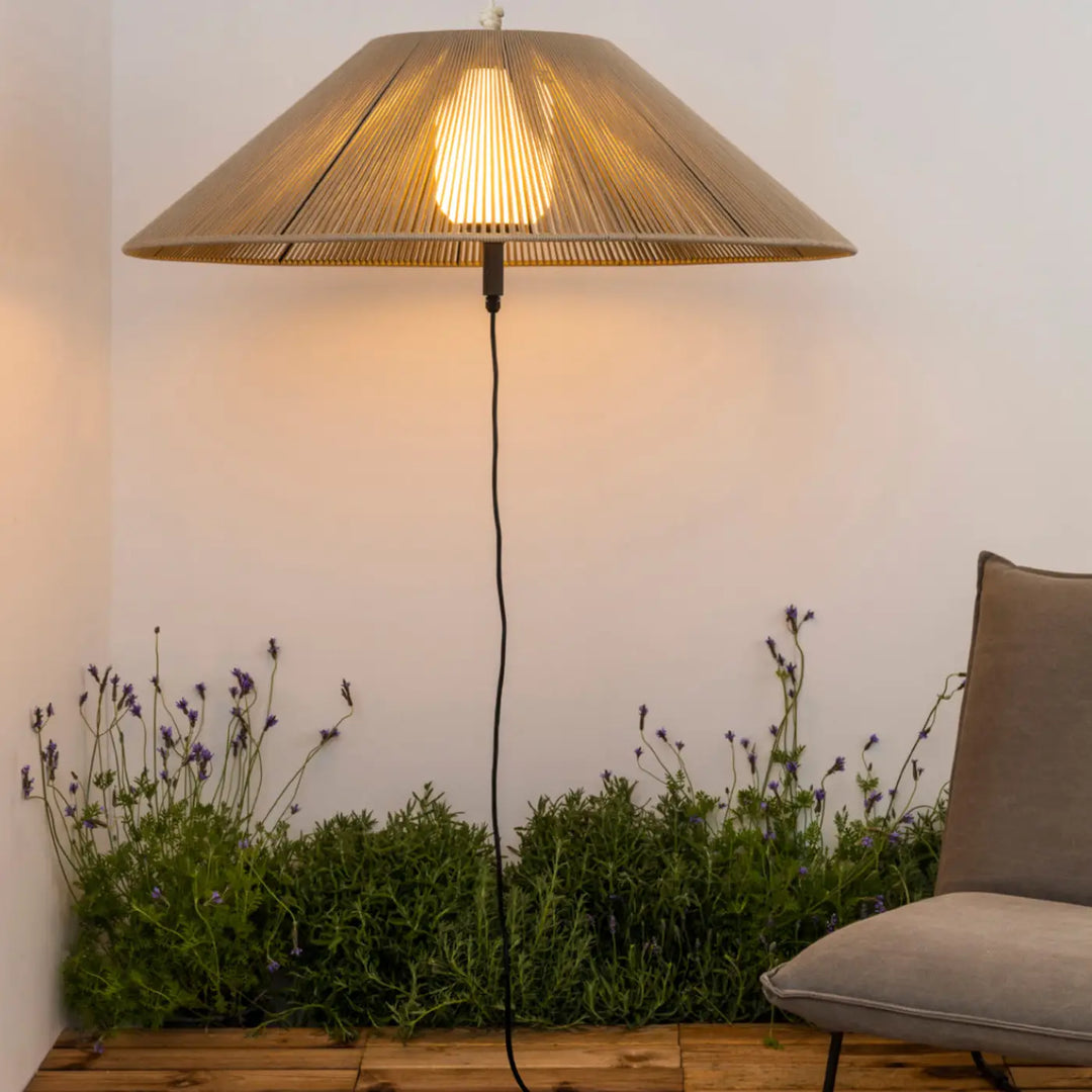 Lampe portable Saigon Out ocre en extérieur