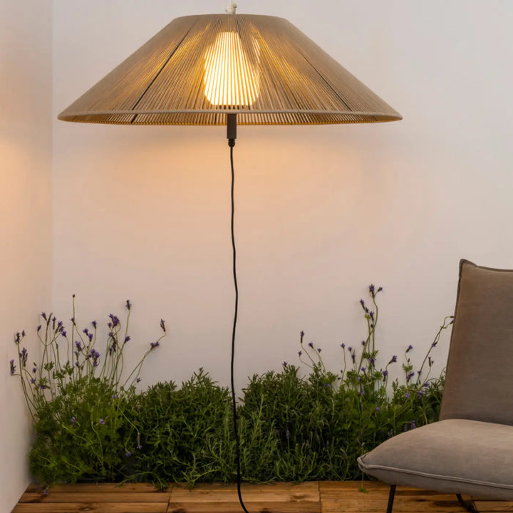 Lampe portable Saigon Out ocre en extérieur