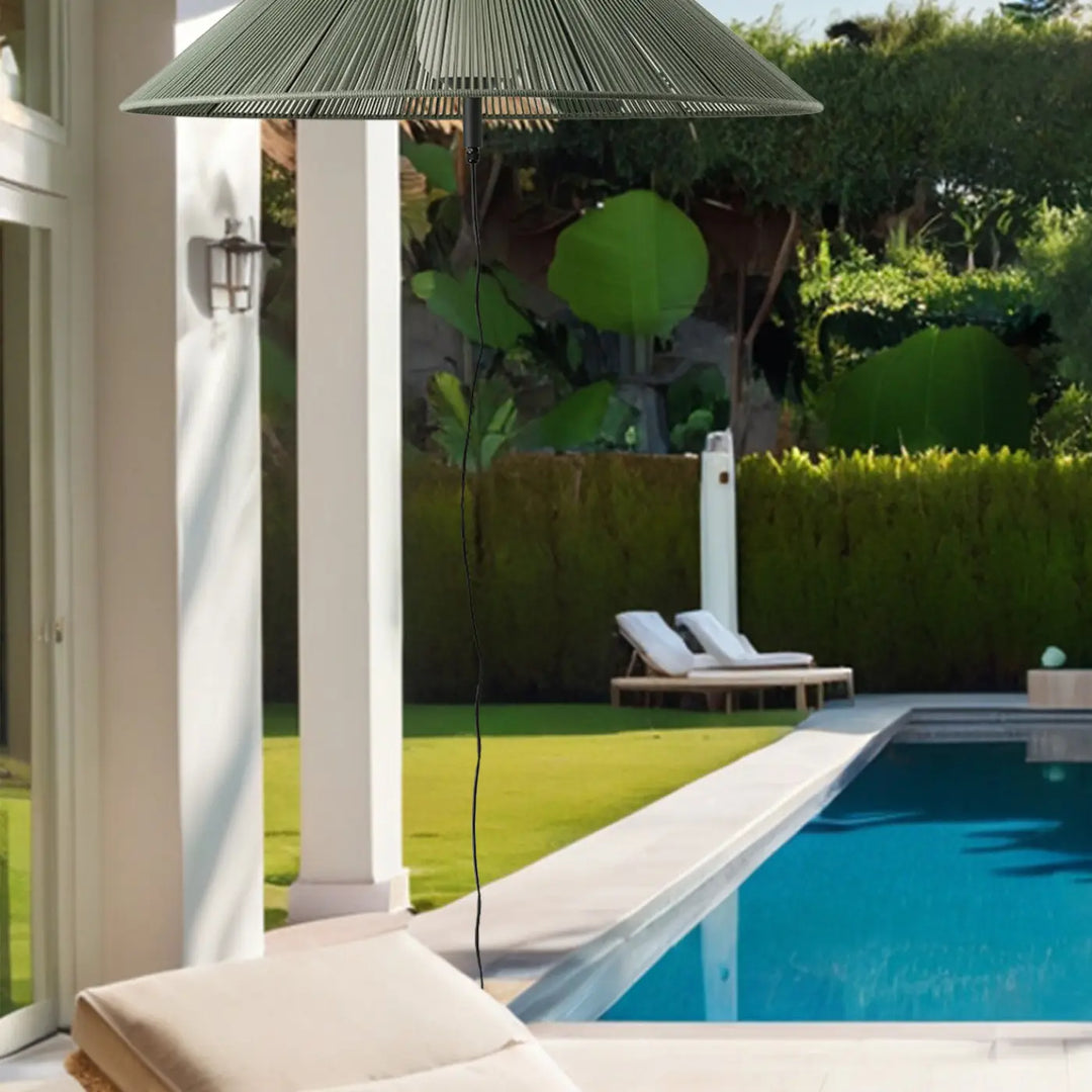 Lampe portable Saigon Out vert olive de Faro Barcelona en situation