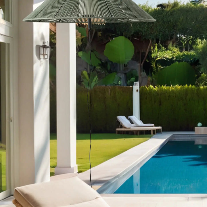 Lampe portable Saigon Out vert olive de Faro Barcelona en situation