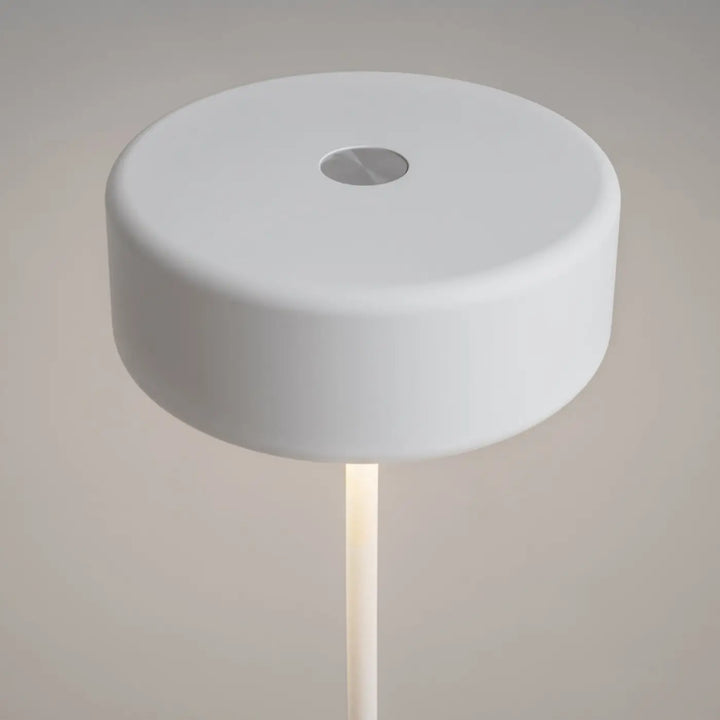 Lampe de chevet blanche cylindrique avec design épuré et bouton métallique sur pied aluminium idéale pour salle à manger trois finitions