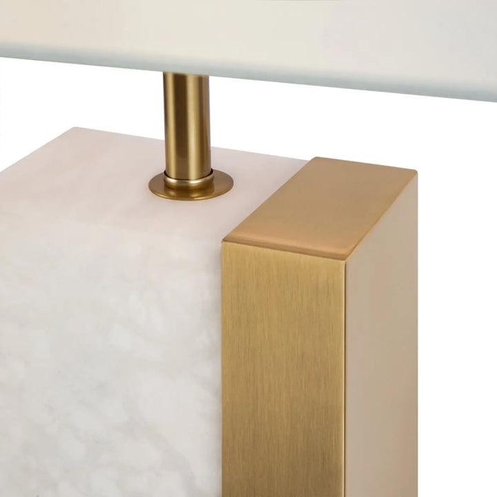 Lampe de chevet bianco rectangulaire avec base en marbre blanc et accents en laiton brossé pour une lumière douce