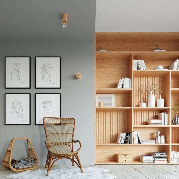Fauteuil en rotin tressé avec cadre en bois naturel et coussin beige clair bureau salgado poser salgado bois sentez mieux