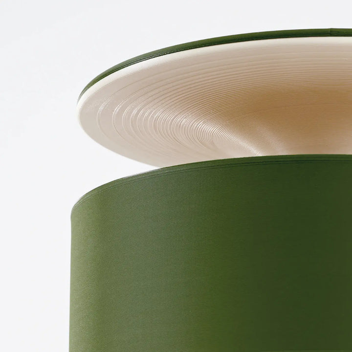 Lampe à poser AXO vert olive détail du bord