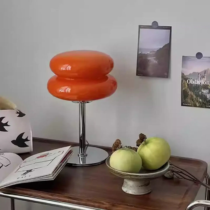Lampe à poser scandih orange vif en verre double couche avec pied chromé apporte élégance et modernité au décor