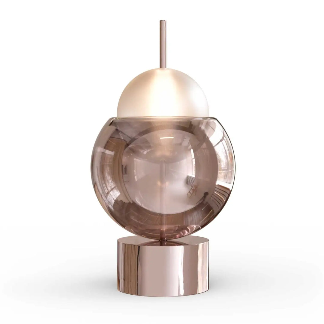 Lampe à poser galileo avec base en métal rose gold, corps sphère en verre fumé et abat-jour blanc givré design