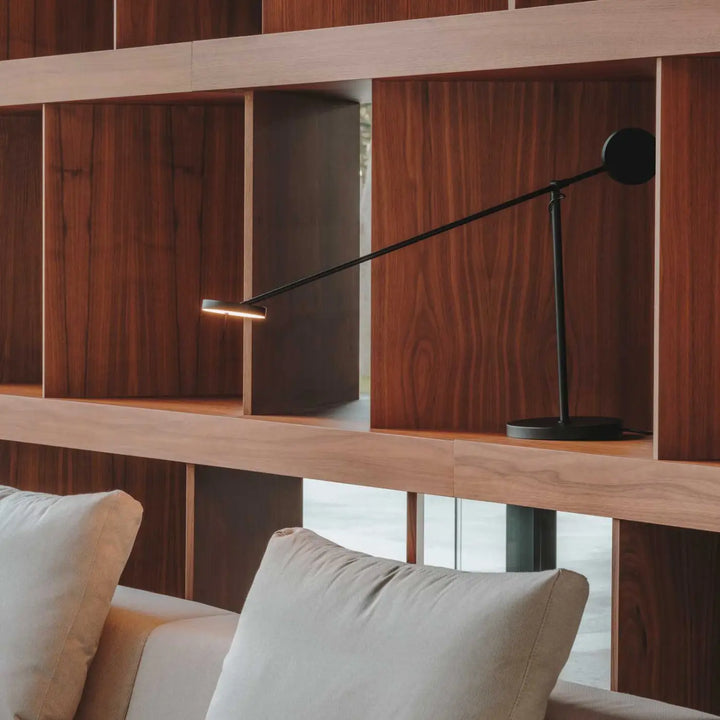 Lampe Invisible en acier et aluminium dans un intérieur