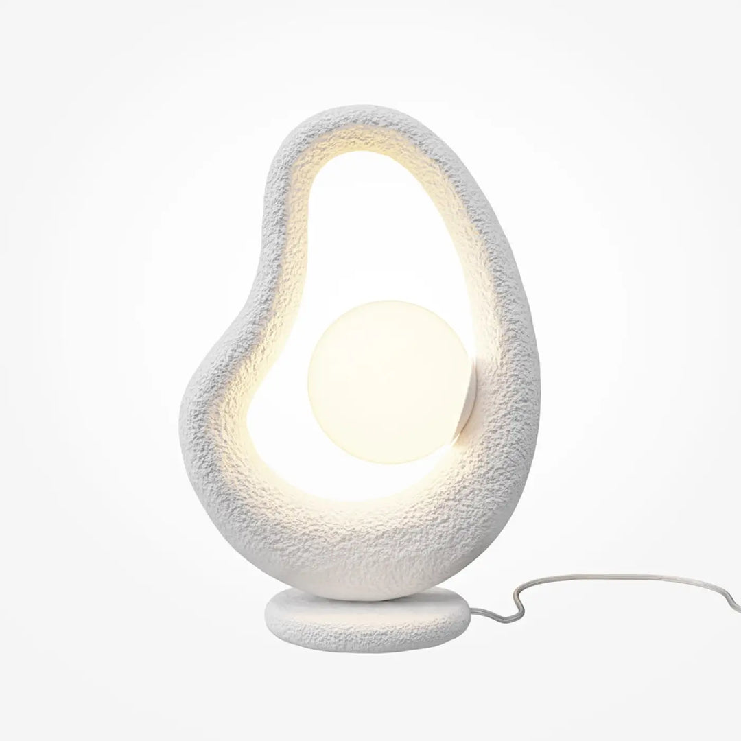 Lampe à poser blanche en céramique texturée avec socle sculptural et source lumineuse circulaire pour objet d’art