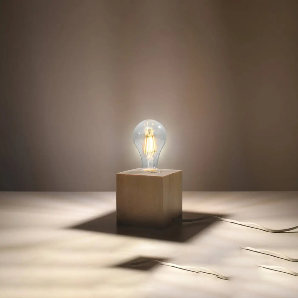Lampe à poser bois naturel allumée