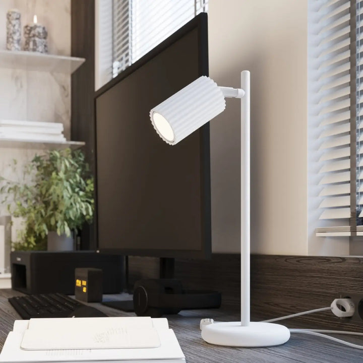 Lampe de Chevet blanc allumée, vue rapprochée