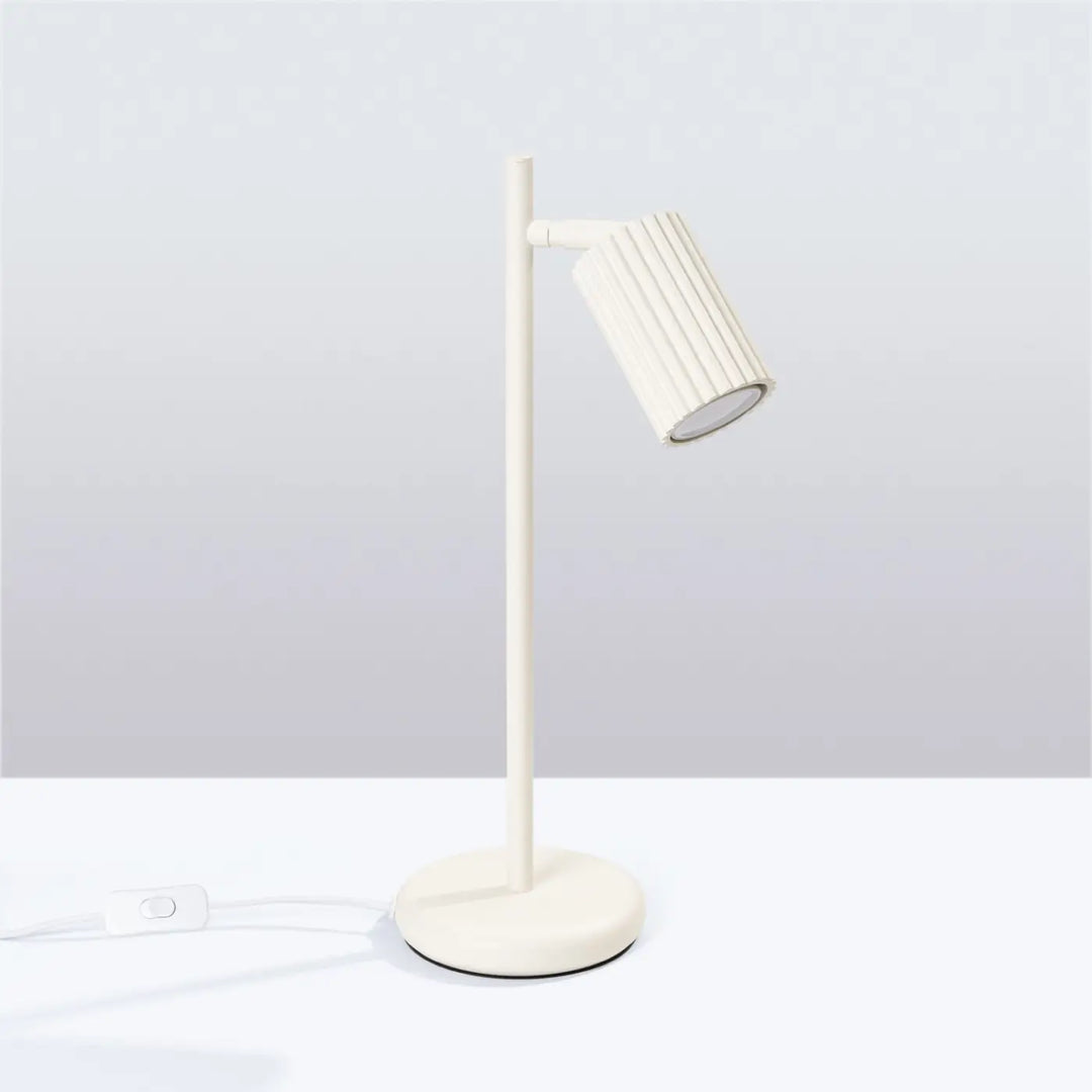 Lampe de Chevet beige éteinte, vue rapprochée