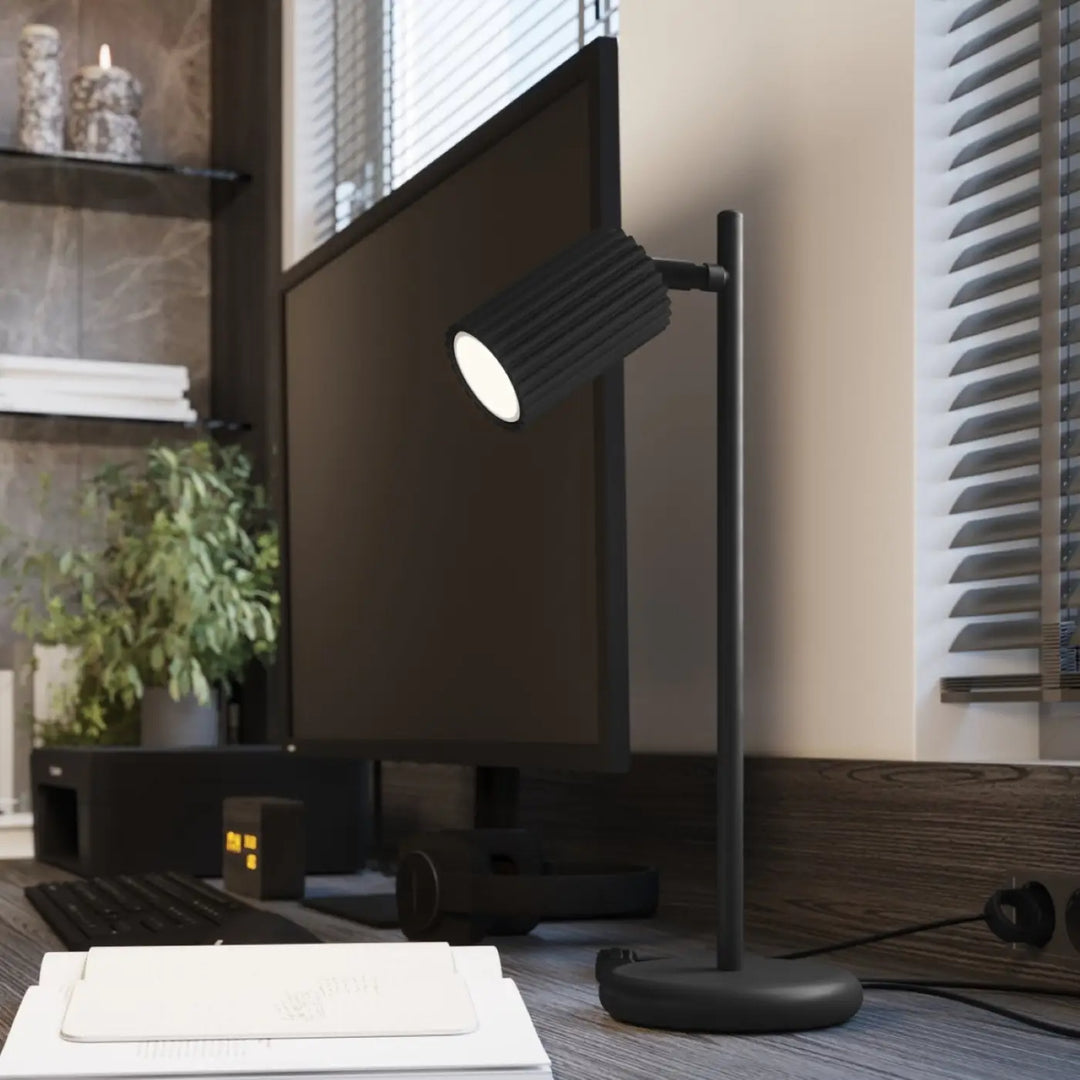Lampe de Chevet noir allumée, vue rapprochée