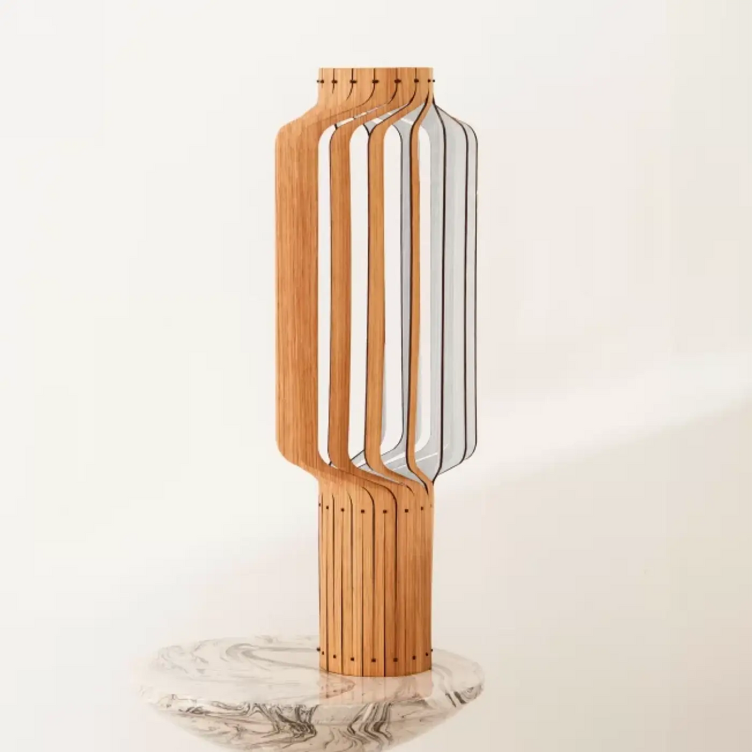 Lampe à poser tjinkwe fråd en bois fsc clair avec panneaux acryliques pour un style moderne et minimaliste