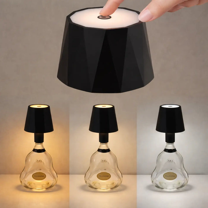 Lampe winny lampe rétro chic avec abat-jour géométrique noir sur base en verre clair élégante ambiance vintage