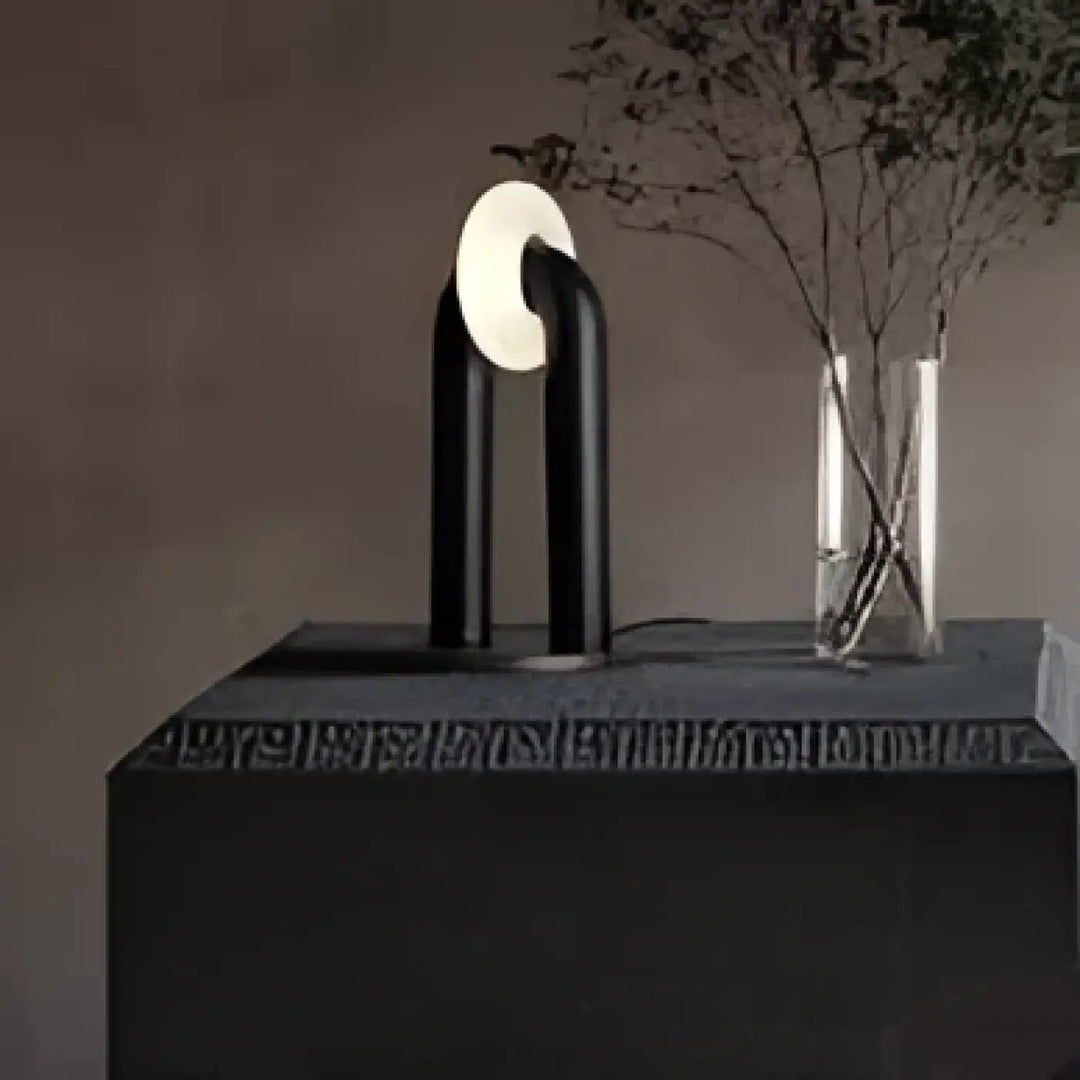 Lampe de table boisia noir minimaliste avec lumière douce et design courbé pour décoration intérieure moderne