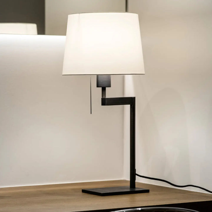 Lampe de table Artis de Faro Barcelona en situation