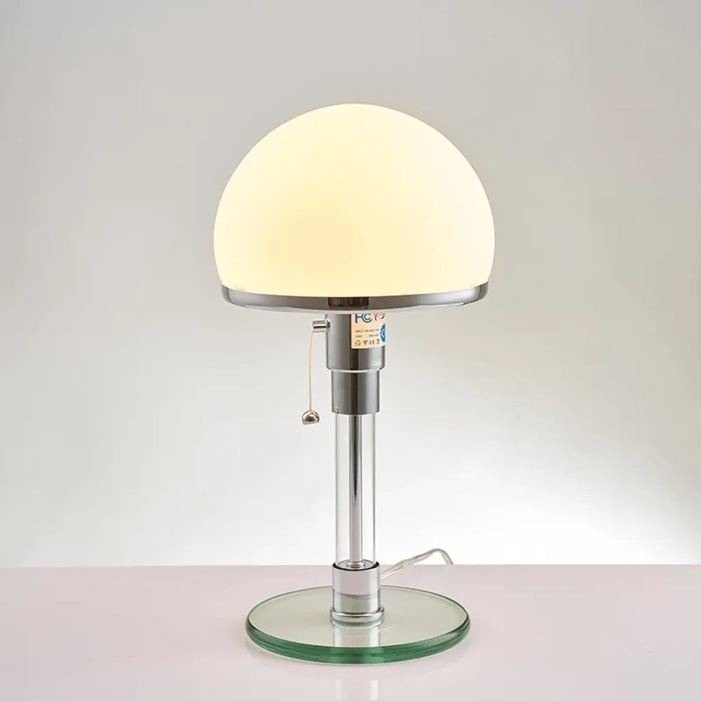 Lampe de table nisha avec base chromée, abat-jour opale givré, parfaite pour une table contemporaine et ambiance chaleureuse