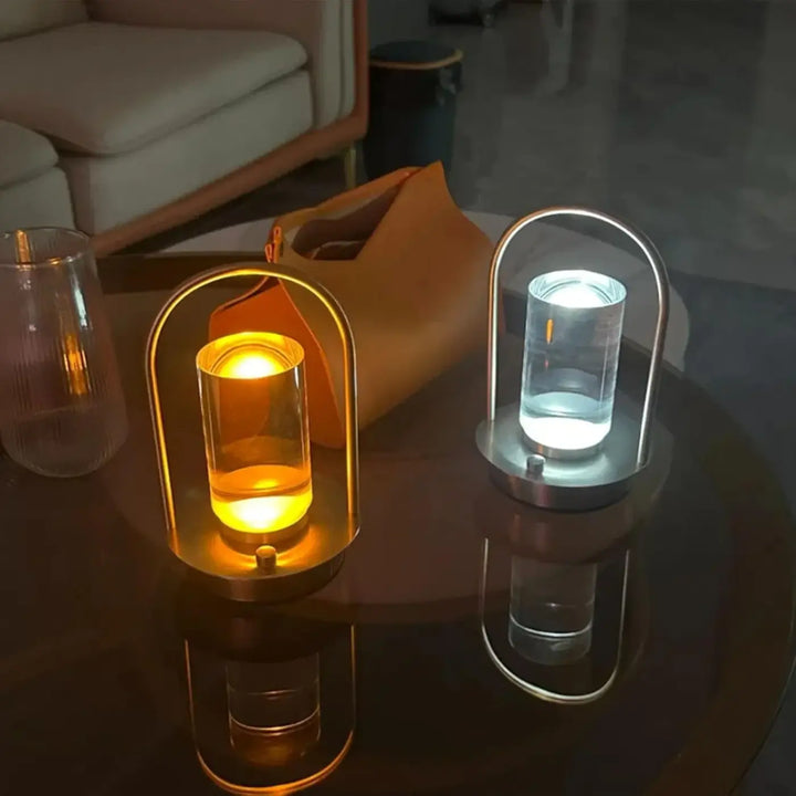 Lampe de table neora avec arche épurée et lumière cylindrique flottante en verre, une lumière ambre et une lumière blanche
