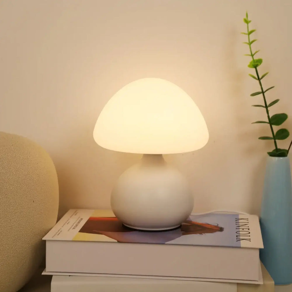 Lampe de table nivys en design champignon blanc doux avec finition mate lisse pour un éclairage élégant
