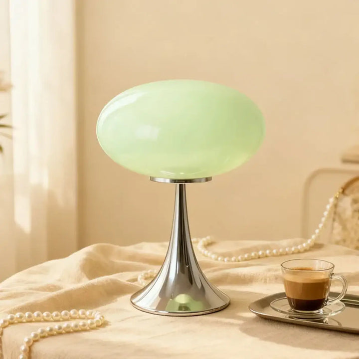 Lampe de table nuacre en verre dépoli vert menthe avec pied chromé design champignon élégant