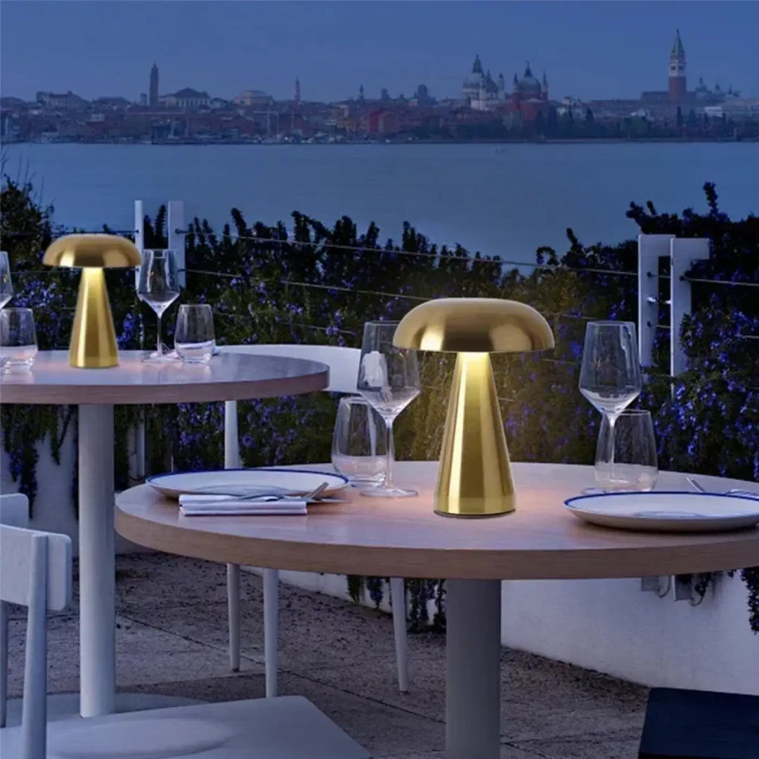 Lampe de table design dorée style champignon moderne