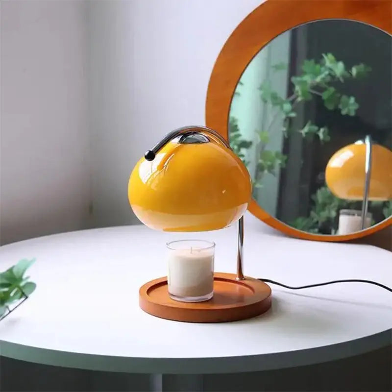 Lampe de table design globe en verre crème avec base bois chic
