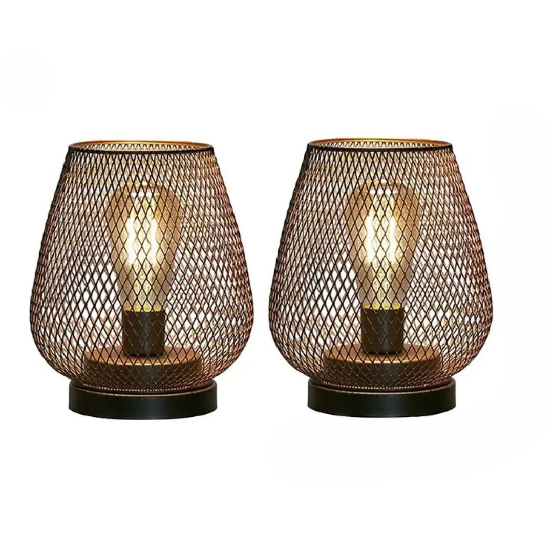 Paire de lampes de table en bronze avec abat-jour en maille et ampoules à filament, idéale comme décor features