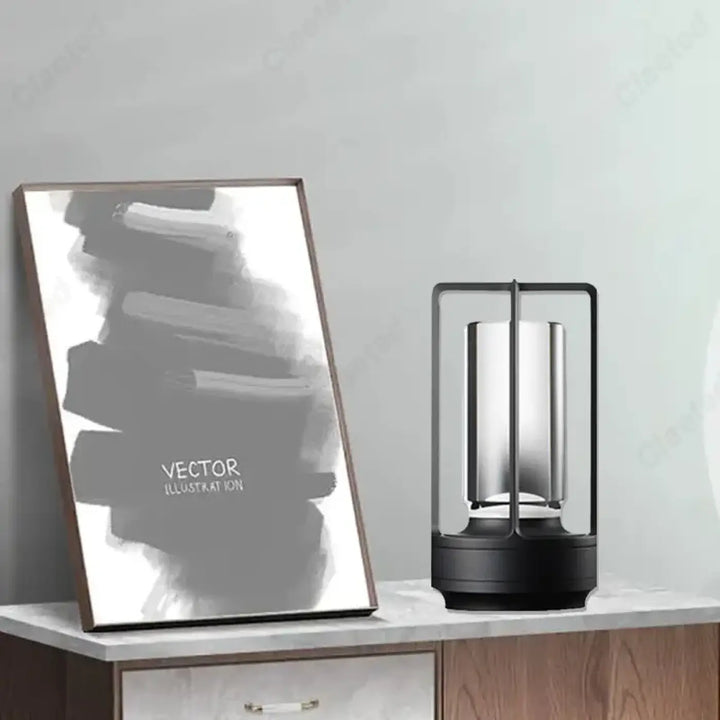 Lampe de table louane avec cadre noir moderne et verre cylindrique pour décoration intérieure style lanterne apporte élégance