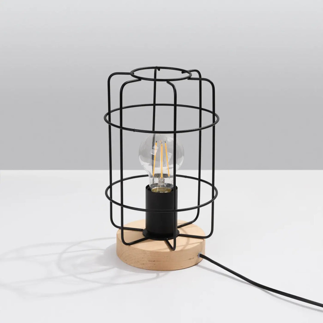 Lampe de table série gotto avec cage en fil noir, base en bois et ampoule à filament pour style loft
