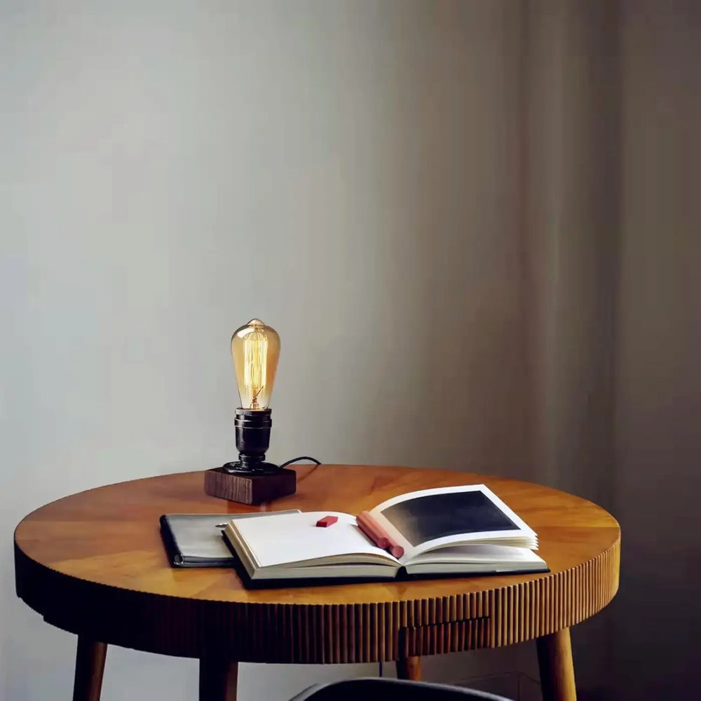 Lampe de table filamenta avec ampoule edison vintage chaude, base métal noir et support en bois, table décorative industrielle