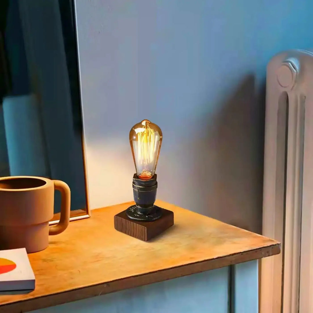 Lampe de table filamenta avec ampoule edison vintage à lumière chaude sur base métallique noire et socle en bois carrée décorative industrielle