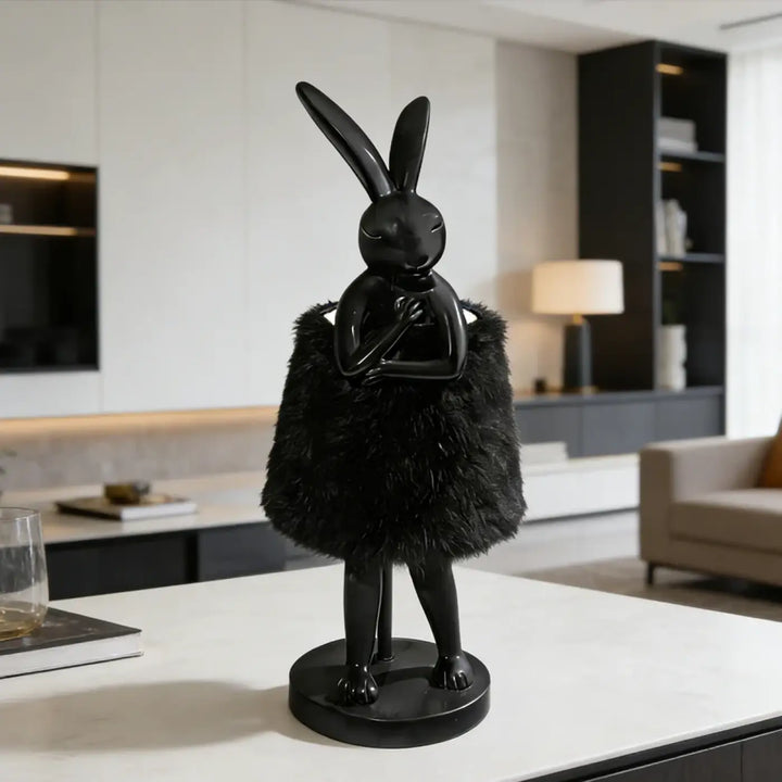 Lampe de table bunello avec figurine lapin noir brillant en robe duveteuse pour un design de table élégant