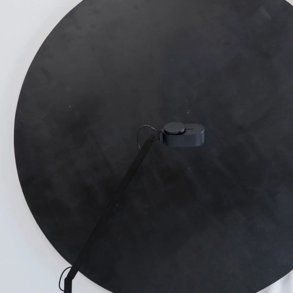 Lampe de table Inviting noire dans un intérieur