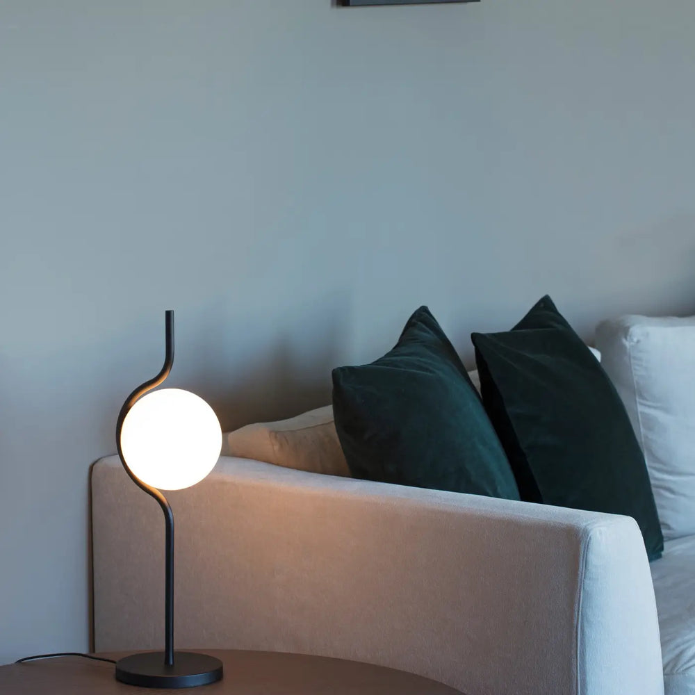 Lampe de table Le Vita noir mat en situation