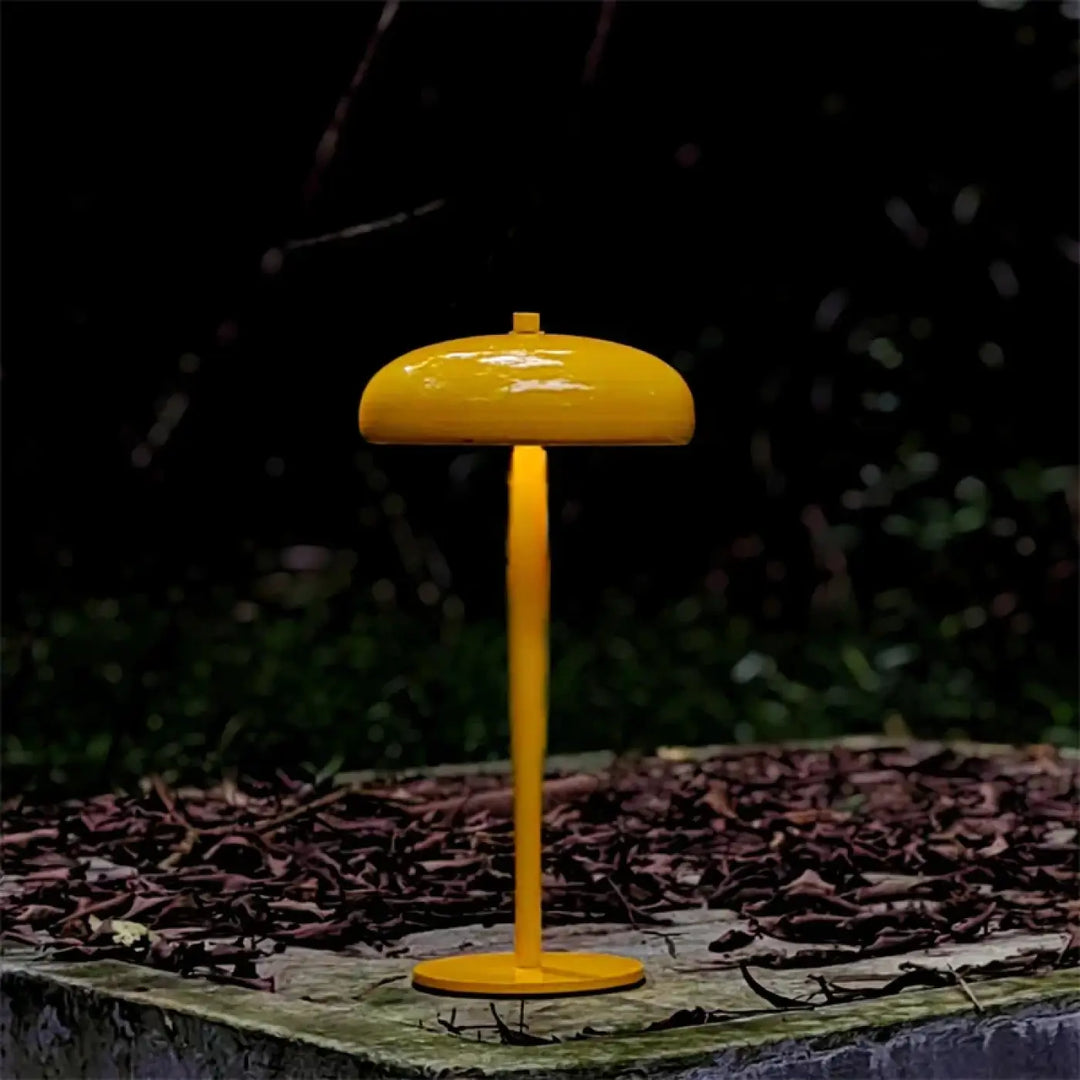 Lampe de table cmoon jaune vif en forme de champignon avec finition brillante et lumière douce design minimaliste