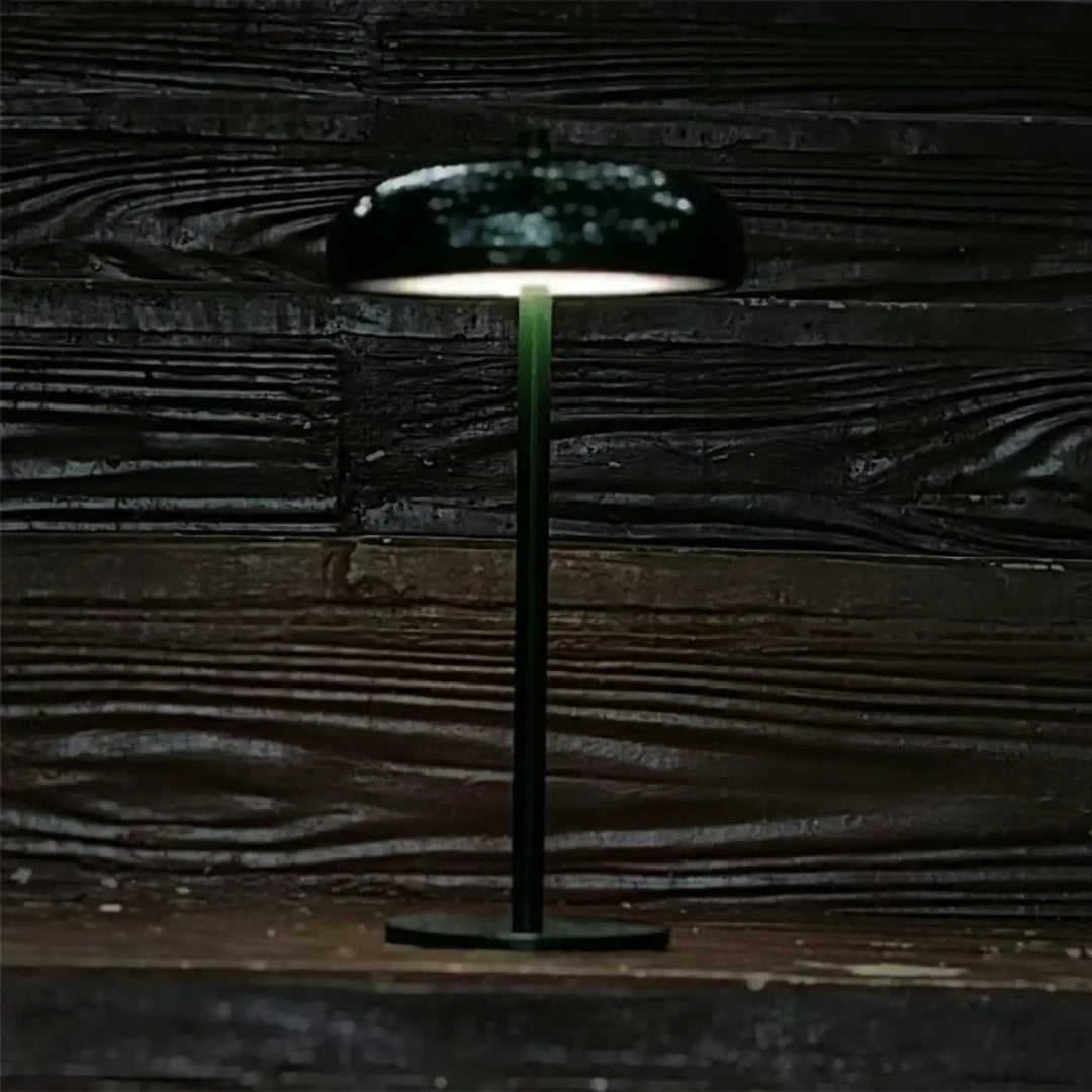 Lampe de table cmoon en vert foncé avec tige fine et lumière douce design minimaliste table minimaliste