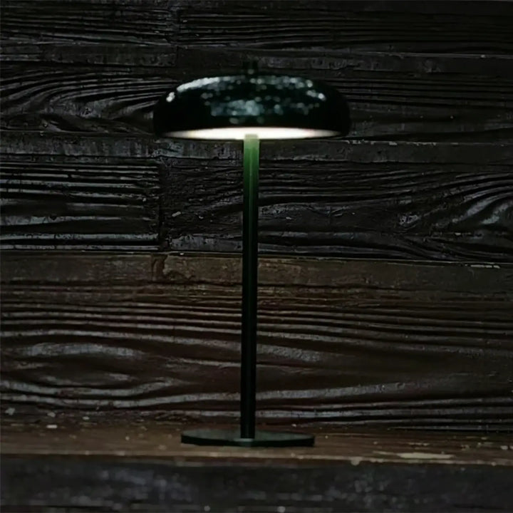 Lampe de table cmoon en vert foncé avec tige fine et lumière douce design minimaliste table minimaliste