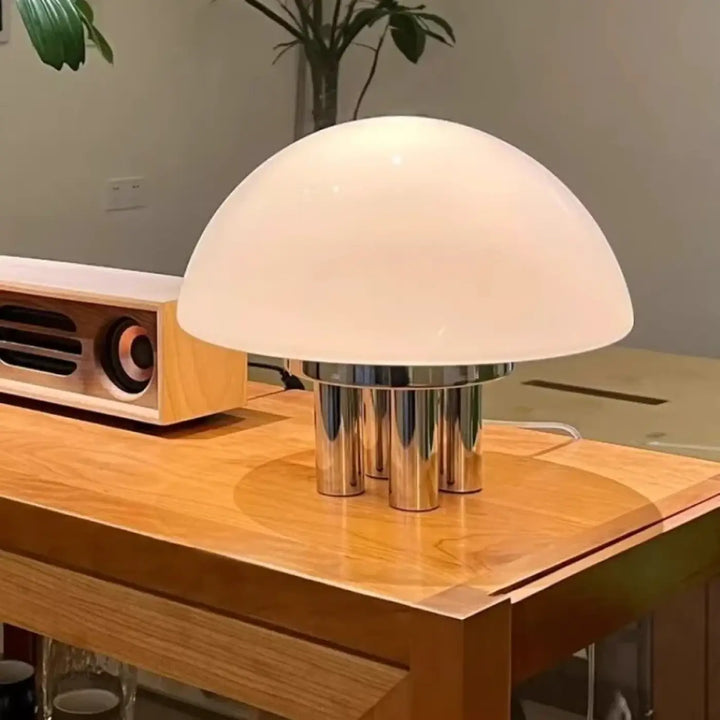 Lampe de chevet JEMA avec abat-jour en verre blanc dépoli en forme de champignon et pieds chromés polis