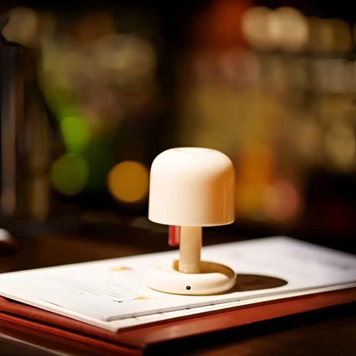 Lampe de table pinar crème design minimaliste avec abat-jour dôme rond pour une décoration intérieure et ambiance chaleureuse