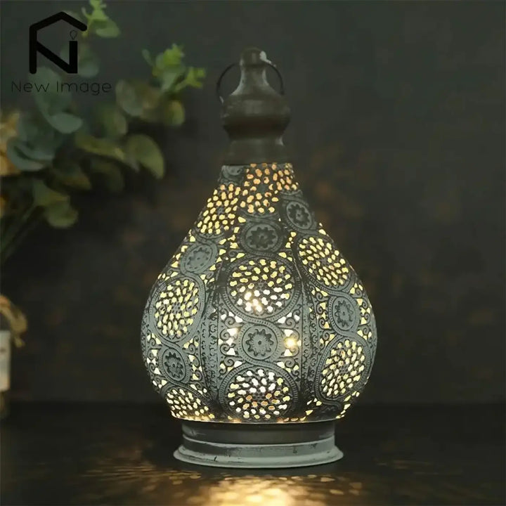 Lampe de table zahra en métal ajouré avec motifs floraux et géométriques pour décoration intérieure orientale